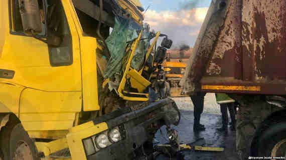В Белогорском районе Крыма на трассе «Таврида» произошла авария с участием двух грузовых автомобилей