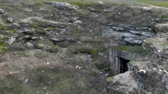 каменоломня, Крымские спасатели и спелеологи эвакуировали из Старокарантинских каменоломен Керчи местного жителя, который провел под землей четверо суток