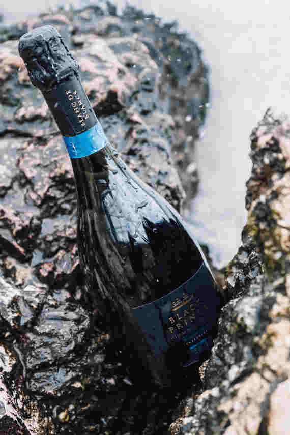 «Золотая Балка» выпустила эксклюзивную коллекцию премиального игристого вина Zero Dosage «Black Prince», созданную классическим шампанским методом.