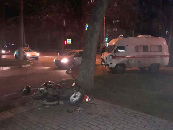 В Севастополе водитель мопеда пострадал в ДТП