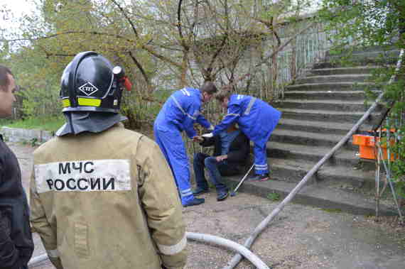 Один человек погиб, один пострадал в пожаре, который случился в субботу, 13 апреля в Севастополе в квартире пятиэтажного дома на проспекте Генерала Острякова.