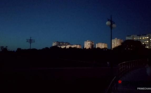 Открытый к 9 мая в Севастополе парк Победы оказался полностью обесточен вечером в среду, 22 мая. Выключенными были не только фонари, но и фонтаны с подсветкой.