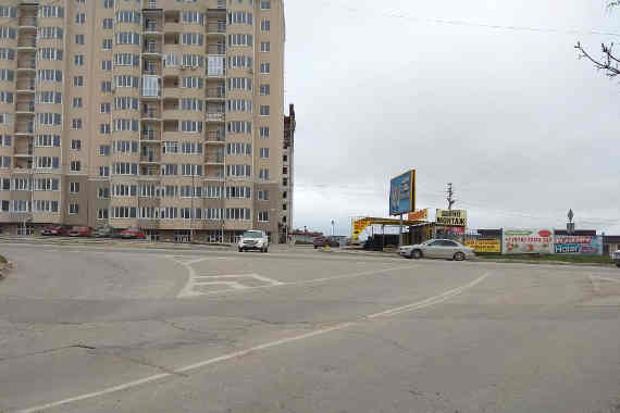 Внутриквартальная дорога пройдет напрямую от Столетовского проспекта до ул. Шевченко. Сейчас этот короткий путь наиболее удобен для автовладельцев, но находится в неудовлетворительном состоянии