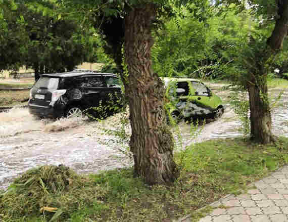 В Евпатории ливень затопил несколько районов
