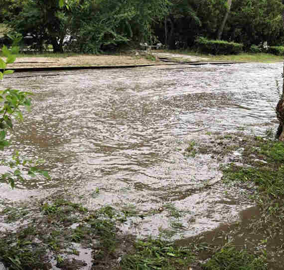 Ливень, который утром обрушился на Евпаторию, привел к подтоплению нескольких районов города