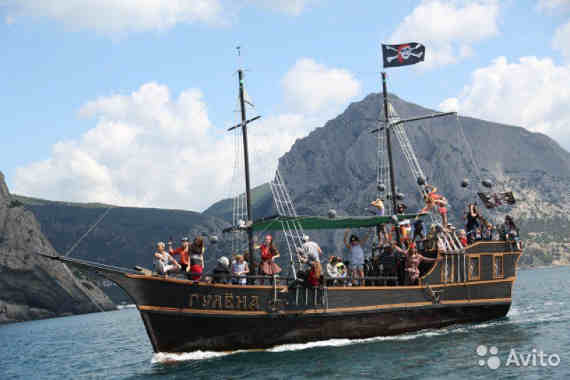 Пиратская прогулочная шхуна "Гулёна", порт приписки Керчь