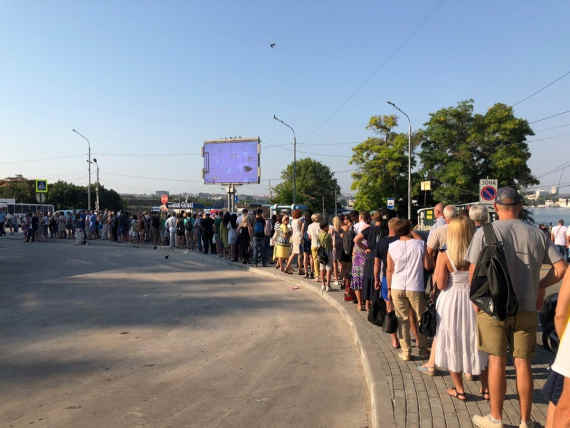 Жители Северной стороны Севастополя попали в транспортный коллапс.