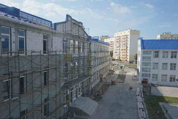 Как минимум половина новых школ Севастополя строится с проблемами