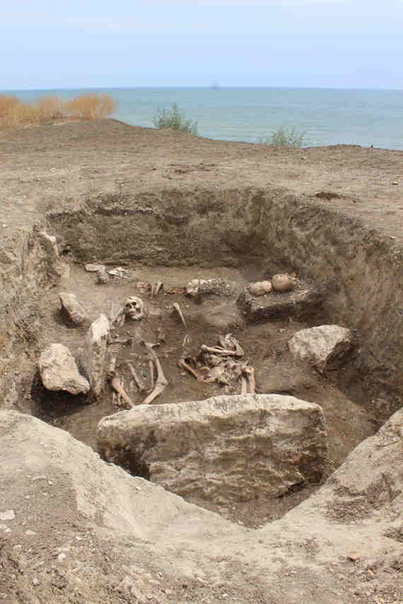 Общий вид склепа в некрополе Кыз-Аул