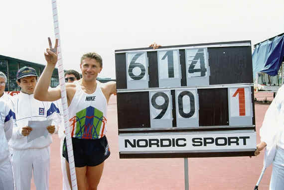 В 1994 году Сергей Бубка в прыжках с шестом покорил высоту в 6 метров и 14 сантиметров на турнире в итальянском городе Сестриере