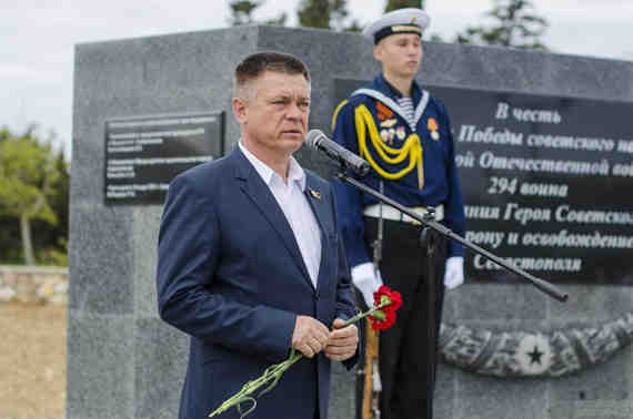 Экс-министр обороны Украины открывает сквер 70-летия Победы в Великой Отечественной войне в Севастополе