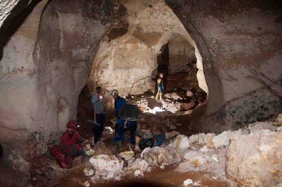 В Крыму в пещере «Таврида»