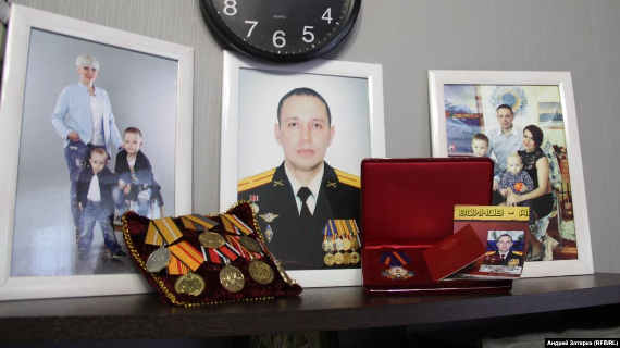 старший лейтенант Сергей Елин, командира погибшего в Сирии расчёта
