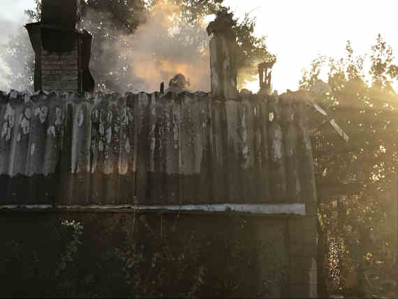 в районе мыса Фиолент в садовом товариществе «Скиф» на одном из участков горит частный садовый дом
