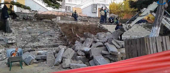 Подрядчик начал сносить севастопольские артефакты - под снос уже пошли исторические шары и городские лестницы