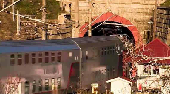 Двухэтажные пассажирские вагоны, предназначенные для поездов из Крыма в Россию, прошли испытания в тоннелях под Севастополем