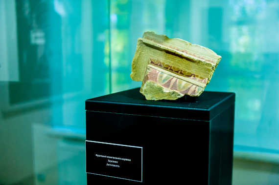 Музей-заповедник «Херсонес Таврический» приглашает на авторскую экскурсию по выставке «Цвет внутри».