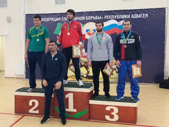 Азамат Сеитов выиграл золото на чемпионате Южного федерального округа по греко-римской борьбе.