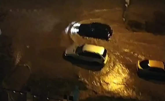 В Севастополе ночью плавали автомобили