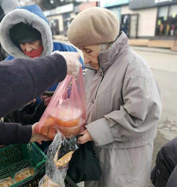 Благотворительный фонд, работающий благодаря гражданам, прекратил раздачу в Севастополе бесплатной еды.