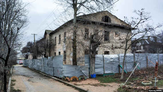 На месте признанного аварийным дома №6 по улице Цыбулько построят многоэтажку, жильцы уже расселены