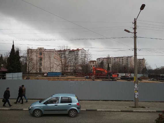 Попытка застройщика «влепить» в Севастополе впритык к общеобразовательной школе № 57 многоэтажку пресечена 