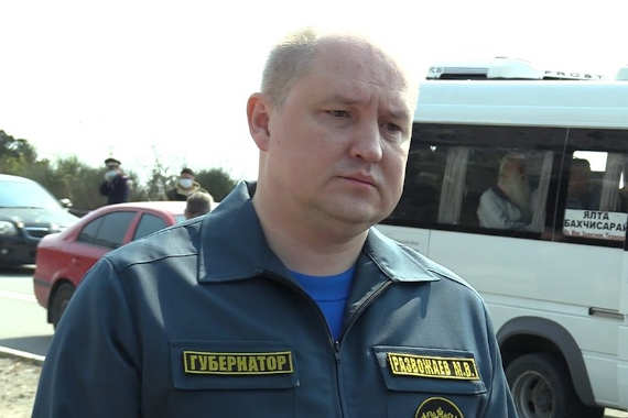 И.о. губернатора Севастополя Михаил Развожаев сегодня появился на публике в военизированной форме, напоминающей форму МЧС России