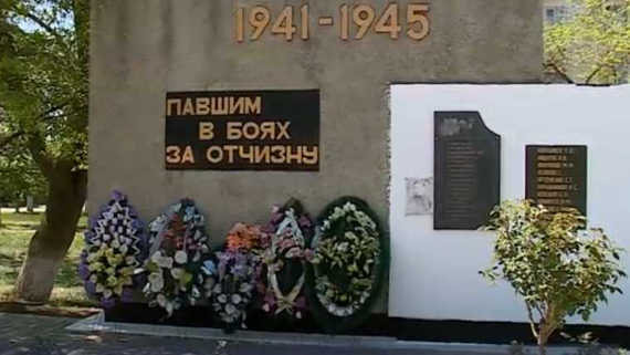 Коммунальщики в Каче забросили братскую могилу лётчиков-черноморцев 