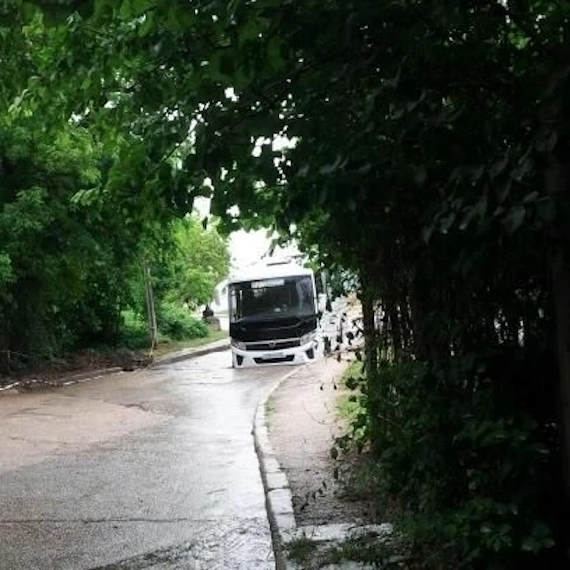 Сегодня в Нахимовском районе Севастополя пассажирский автобус провалился в яму