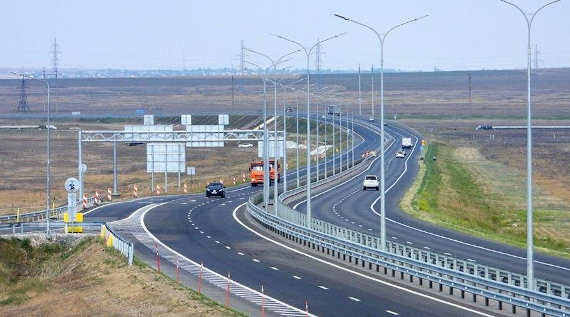 Автомобильное движение по всем четырём полосам открыто на трассе «Таврида» от Керчи до Белогорска. Общая протяжённость участка составляет 155 км. 