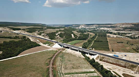 Также генодрядчик достроил два путепровода и мост через реку Бельбек на седьмом этапе дороги, проходящем по территории Севастополя