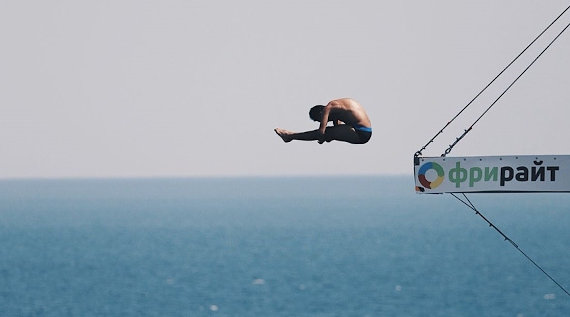 Кубок мира по прыжкам в воду с экстремальных высот пройдет в Крыму