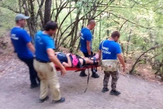 В Бахчисарайском районе двое туристов получили травмы при спуске с плато пещерного города Мангуп-Кале