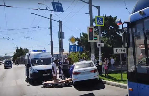 Водитель автомобиля скончался во время передвижения по одной из улиц Севастополя 