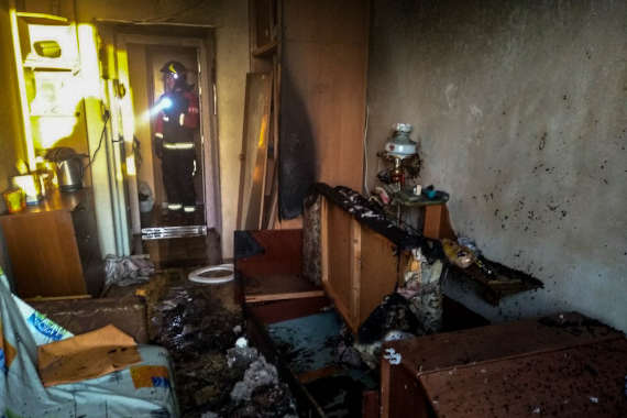 В Севастополе на пожаре в многоэтажном доме по улице Героев Подводников пострадал мужчина
