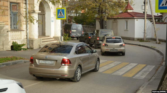 В Севастополе из-за ремонта улицы Льва Толстого возникли пробки на прилегающих узких улицах, которые используются для объезда ремонтируемого участка дороги