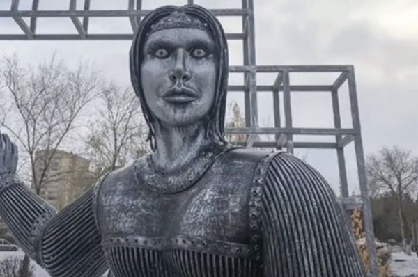 скульптура знаменитой «Аленки» в Воронежской области