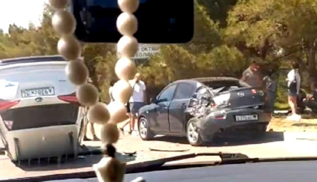 Два автомобиля с серьёзными последствиями столкнулись сегодня у парка Победы в Севастополе