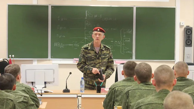 Заместитель начальника главного управления связи Росгвардии генерал-майор Александр Выродов