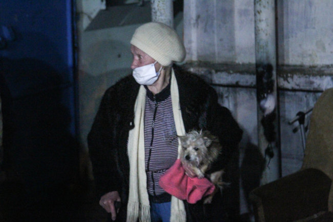 Севастопольские огнеборцы спасли на пожаре 17 человек и двоих собак
