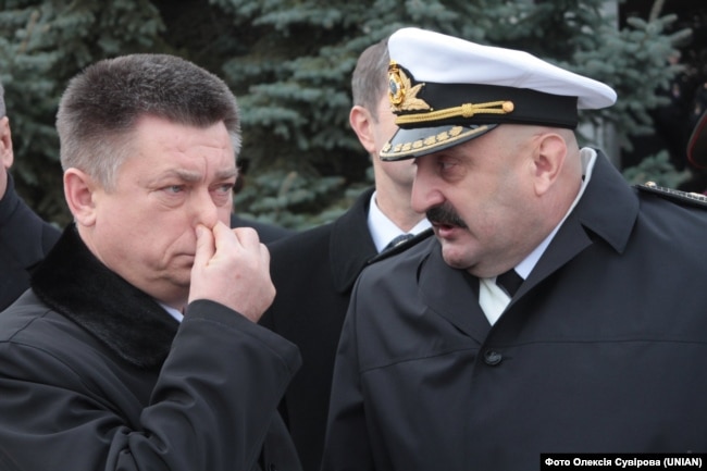 Командующий Военно-морскими силами Украины вице-адмирал Юрий Ильин (справа) 