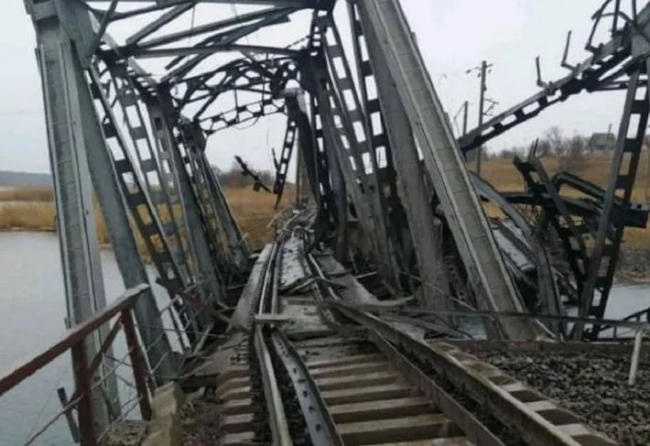 Мелитополь остался без железнодорожного сообщения – под Васильевкой разрушен мост