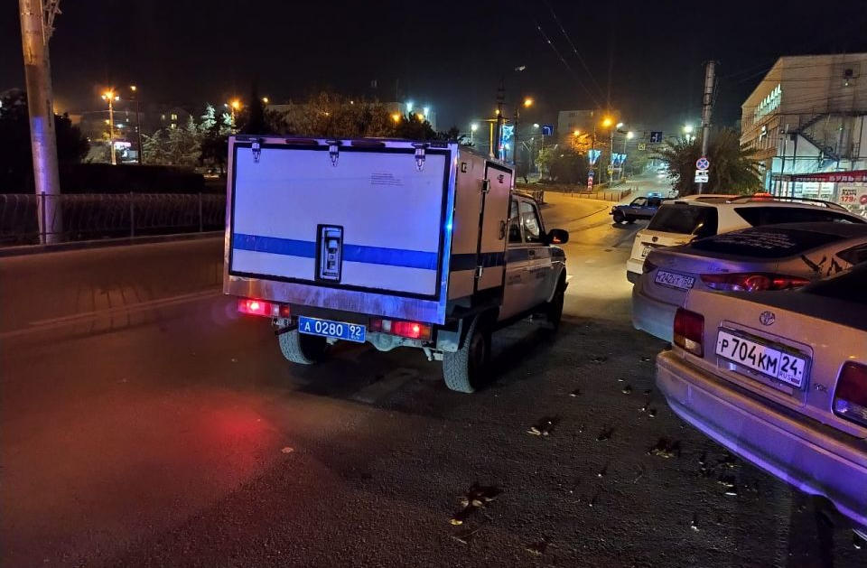 В районе одного из отделений банка РНКБ по проспекту Гагарина в Севастополе поздним вечером 7 декабря обнаружили подозрительный предмет