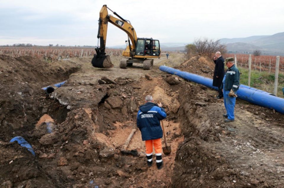 военные порвали газопровод на виноградниках Золотой Балки в Балаклаве