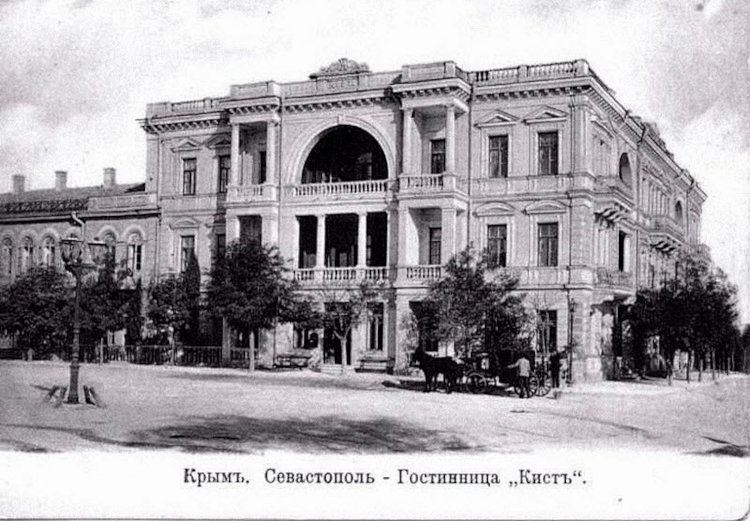 историческая гостиница «Кист» на площади Нахимова в Севастополе