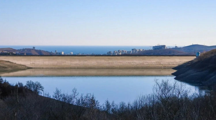 Запасы воды в крымских водохранилищах продолжают снижаться