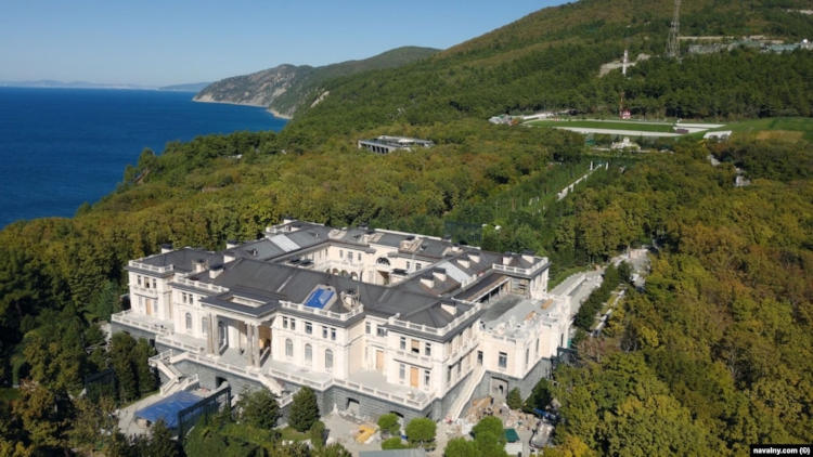 резиденция президента России площадью 68 гектаров на мысе Идокопас