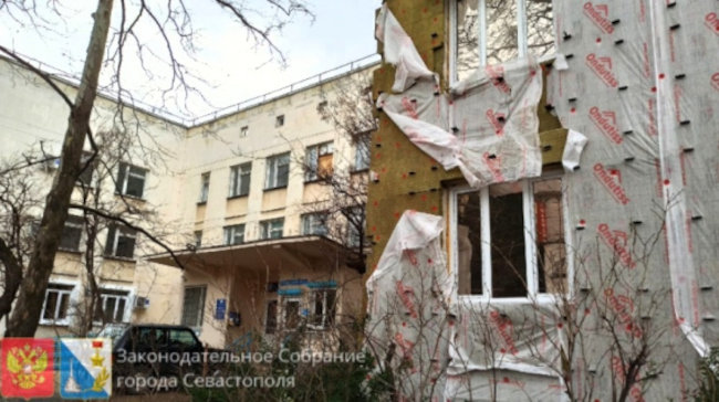 Бодро стартовавший более года назад капитальный ремонт поликлиники №2 Первой горбольницы на ул. Ерошенко пока выполнен только на 11 процентов.