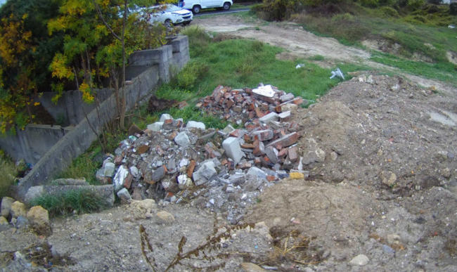 В селе Верхнесадовом под Севастополем выявлен факт несанкционированного размещения строительных отходов на земельном участке
