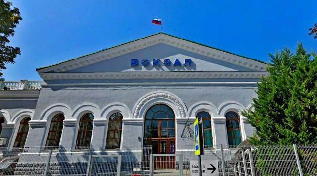 Здание железнодорожного вокзала в Севастополе
